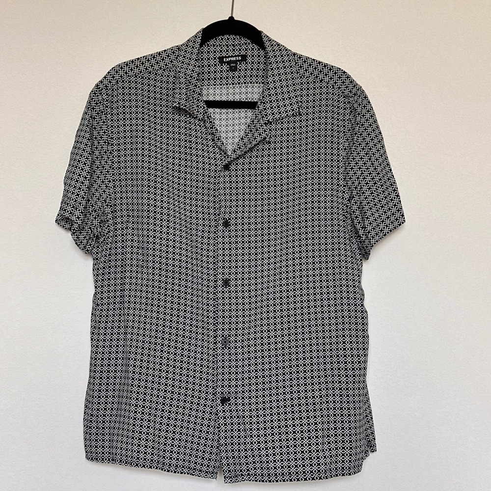 Express Mens Short Sleeve Button Up Shirt Black White Geometric Rayon Large